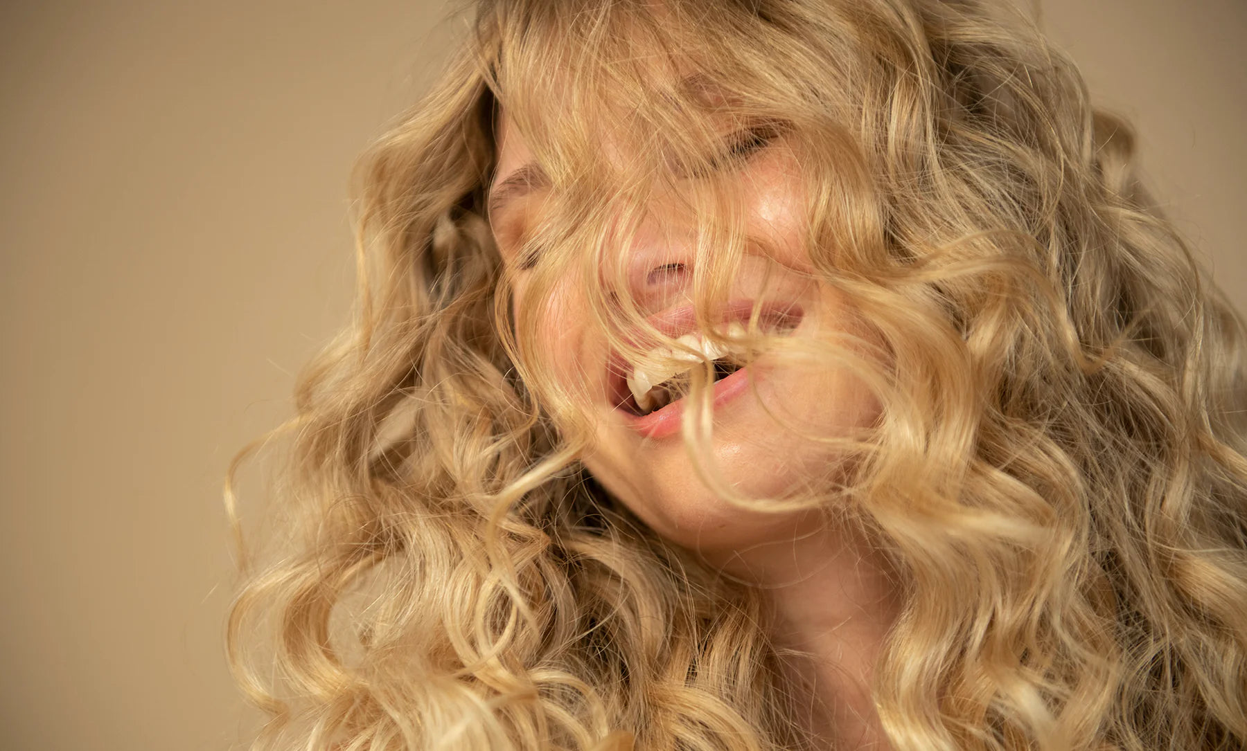 Coiffures cheveux bouclés - Tuccinardi